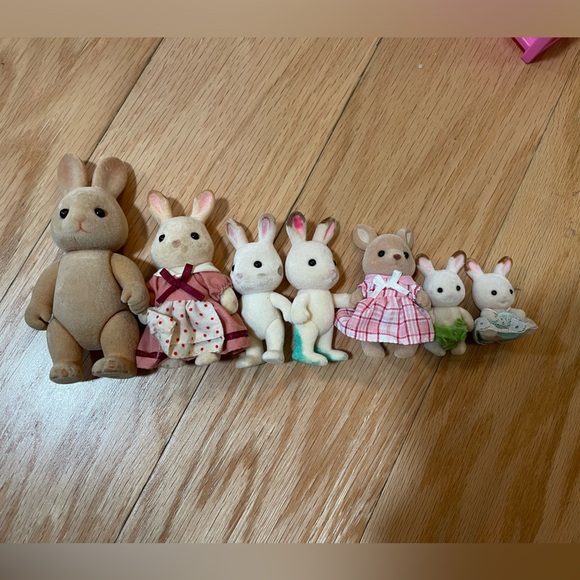 Calico Critters bunny family and chairs - Picture 3 of 7